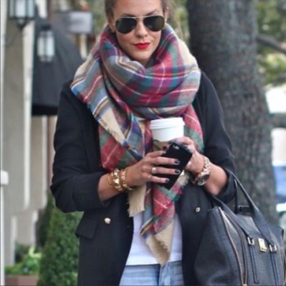 ModCloth bloggers favorite Loch & Key Tartan plaid large blanket scarf - Picture 3 of 8